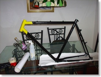 Cuadro pintado con el color amarillo