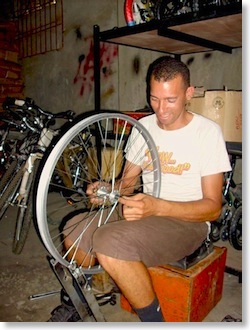 Eliseo enrayando los aros