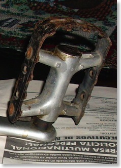 Detalle del pedal antes de la reparación