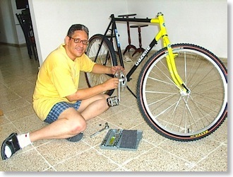 Yo instalando las bielas