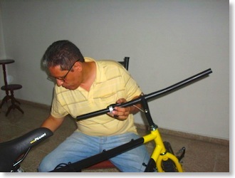 Yo colocando las manecillas
