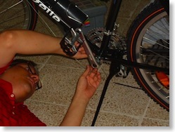 Yo colocando el cableado del cambio