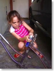 Yo lubricando la tija
